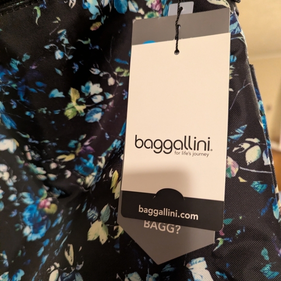 NWT Baggallini Black and Blue Floral Shoulder Bag - Picture 6 of 10